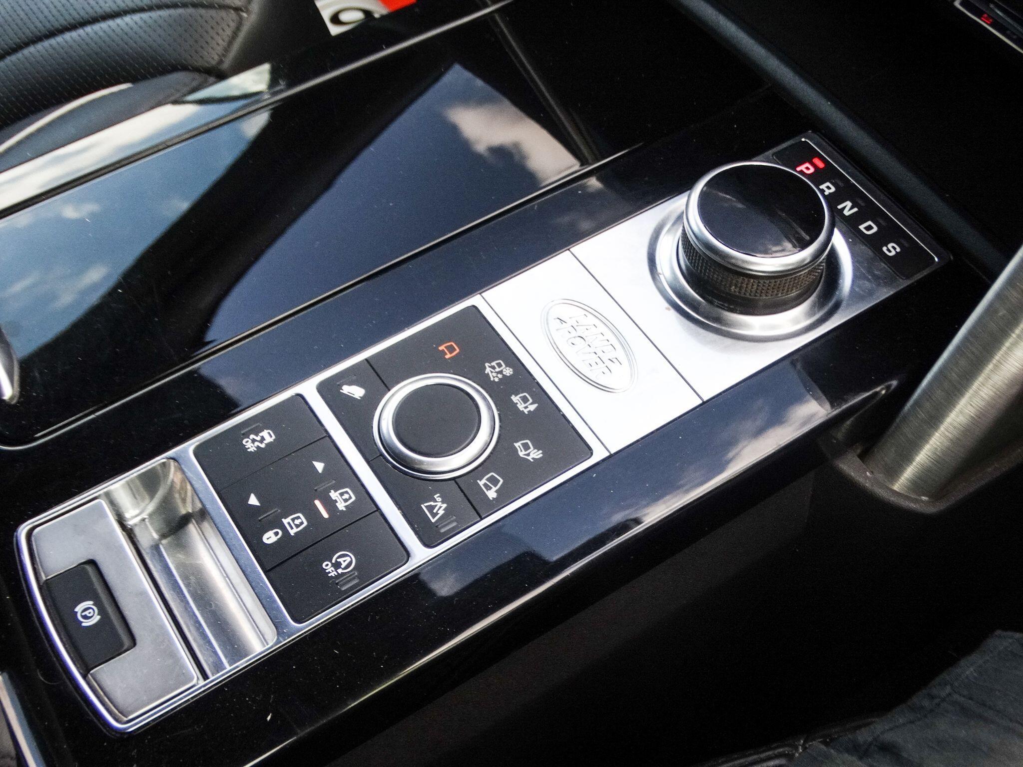 Land Rover Discovery 3.0 SD V6 HSE Auto 4WD Euro 6 (s/s) 5dr — photo 28