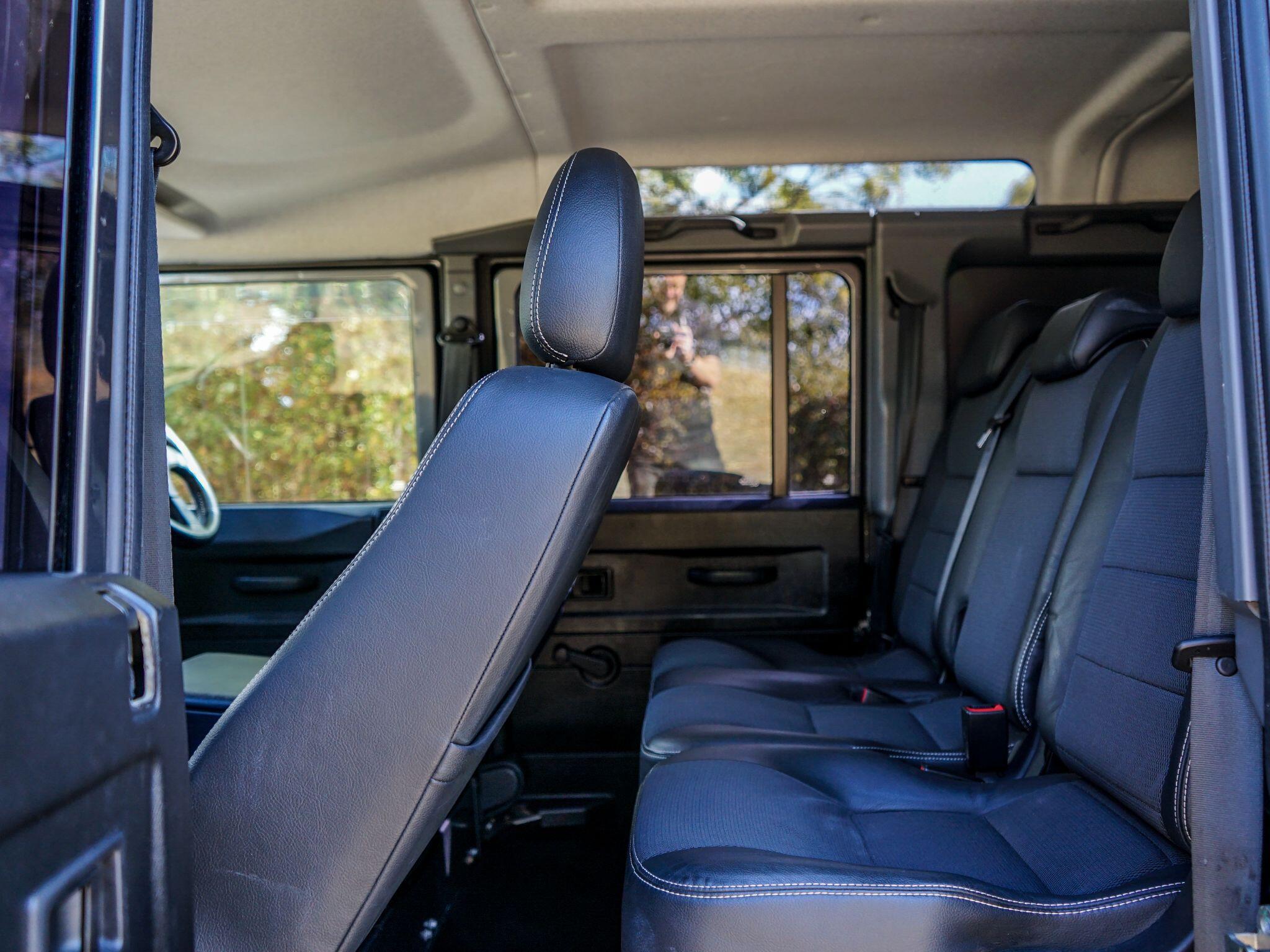 Land Rover Defender 110 2.2 TDCi XS Utility Wagon Double Cab 5dr Diesel Manual 4WD MWB Euro 5 (122 ps) — photo 22