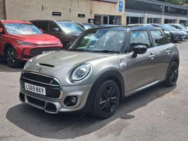 MINI Hatch Photo 2