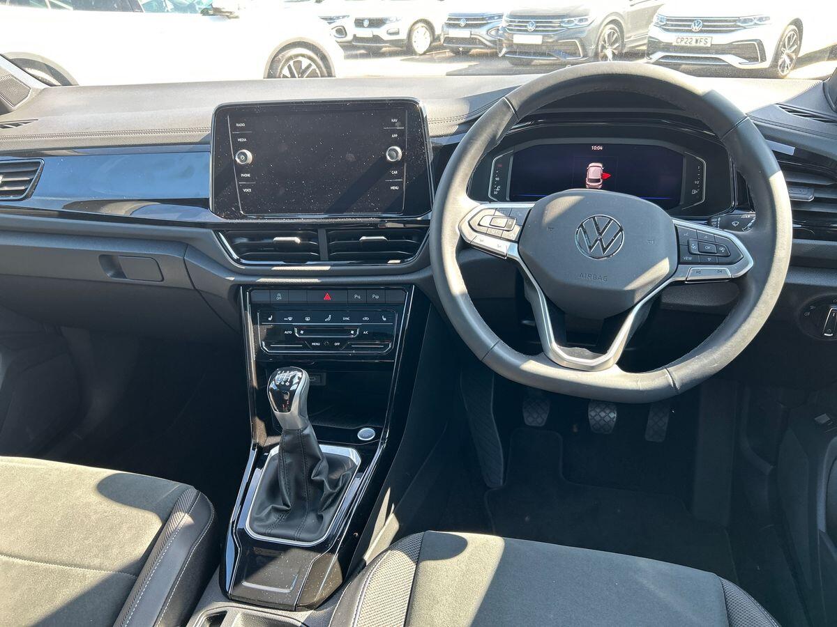 Volkswagen T-Roc Photo at-126dbcf4e6774a208c05fcf497966daa.jpg