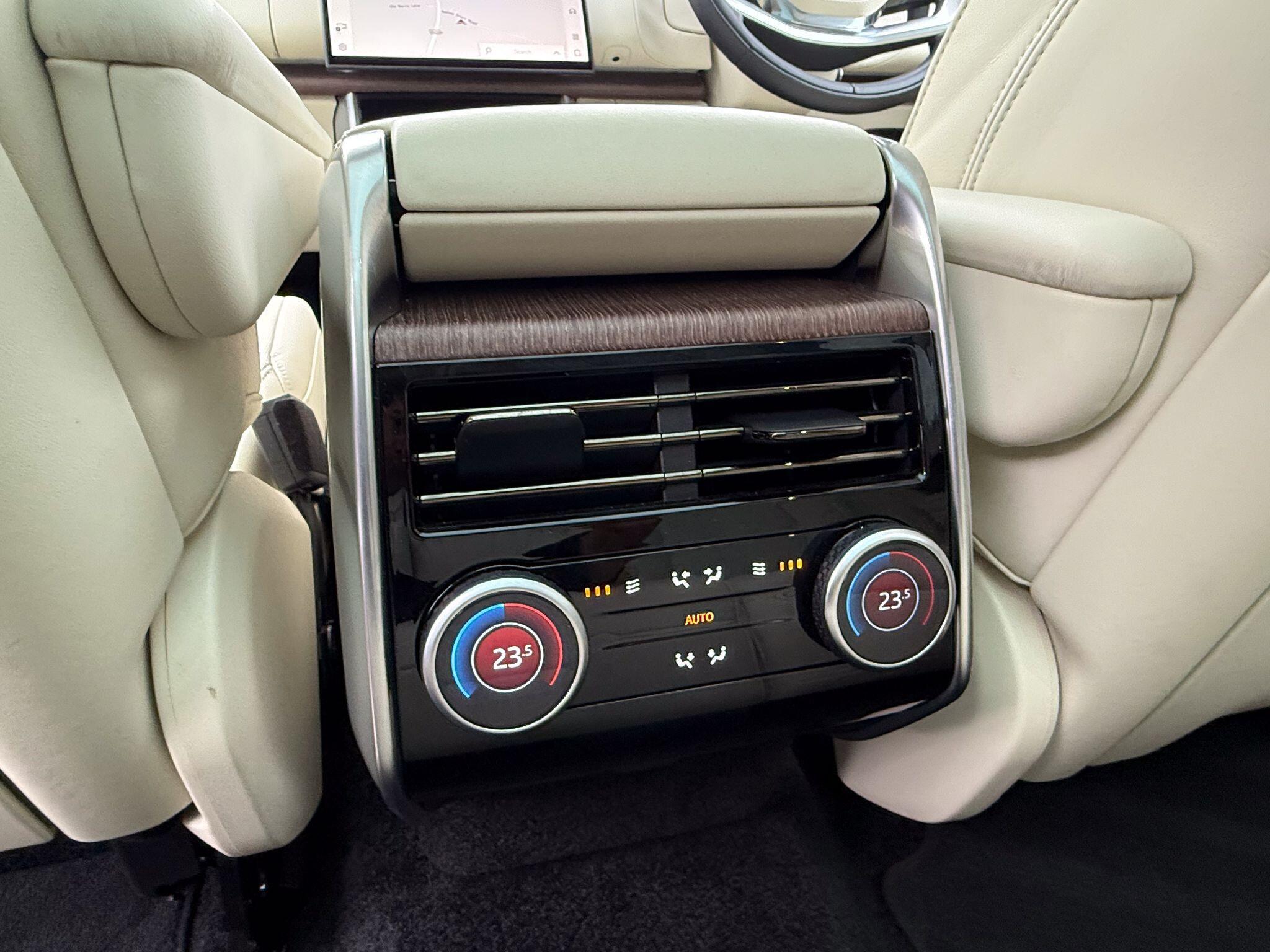 Land Rover Range Rover 3.0 P440e 38.2kWh SE SUV 5dr Petrol Plug-in Hybrid Auto 4WD Euro 6 (s/s) (440 ps) — photo 14