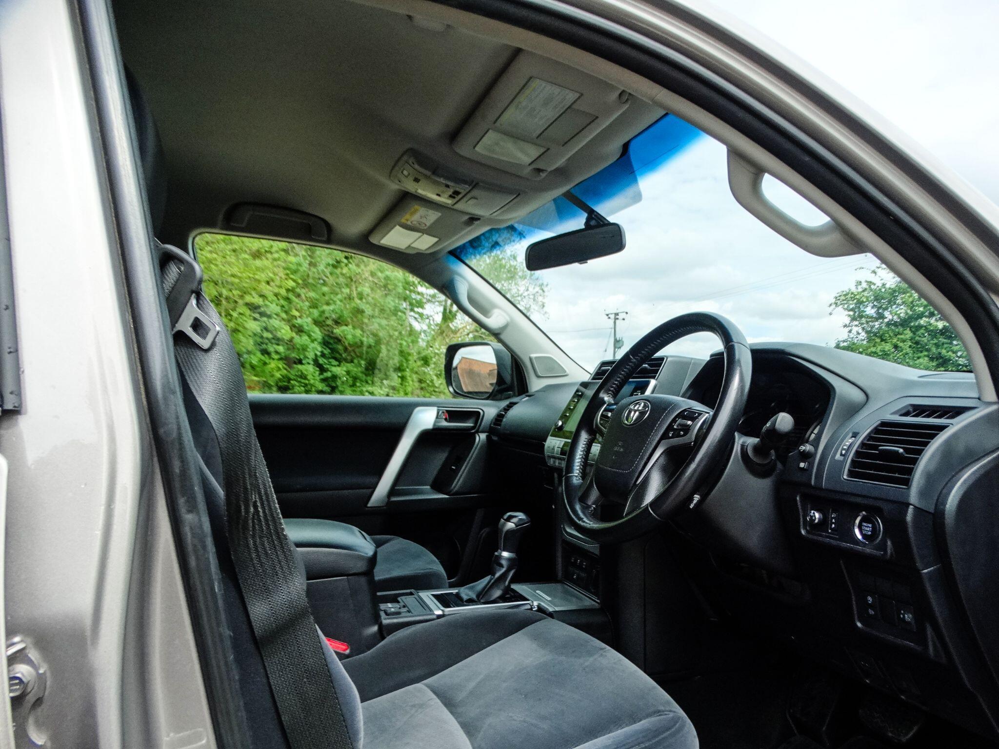Toyota Land Cruiser 2.8D Active SUV 5dr Diesel Auto 4WD Euro 6 (s/s) (7 Seat) (204 ps) — photo 21