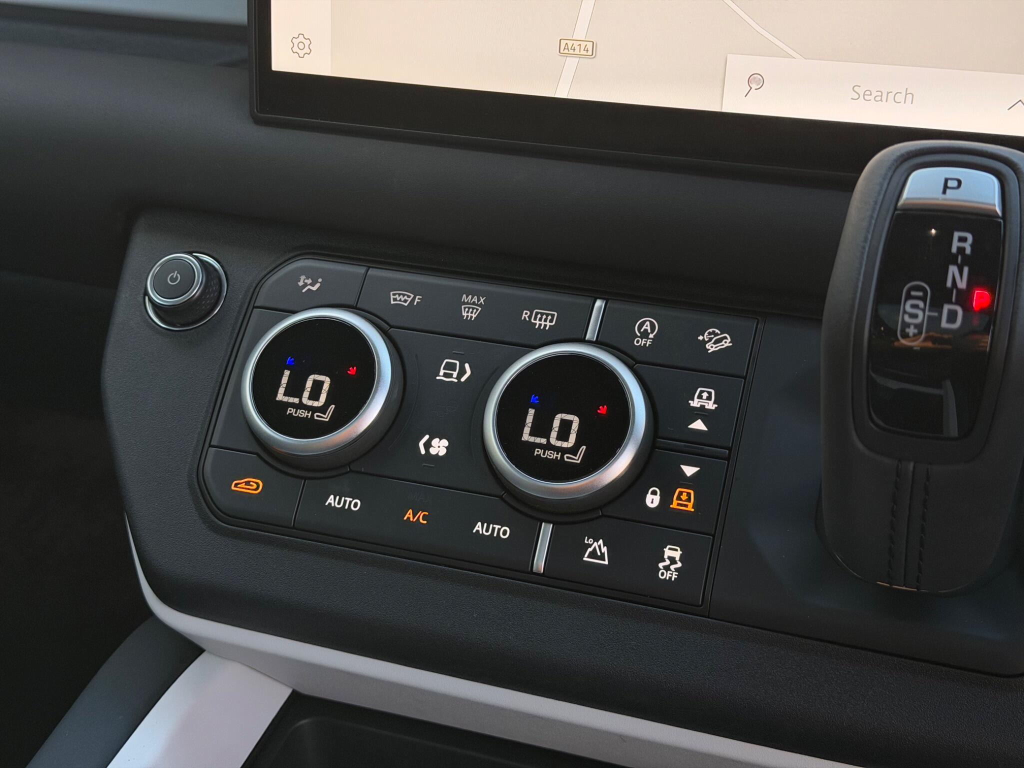 Land Rover Defender 110 3.0 D250 MHEV X-Dynamic SE Auto 4WD Euro 6 (s/s) 5dr — photo 11