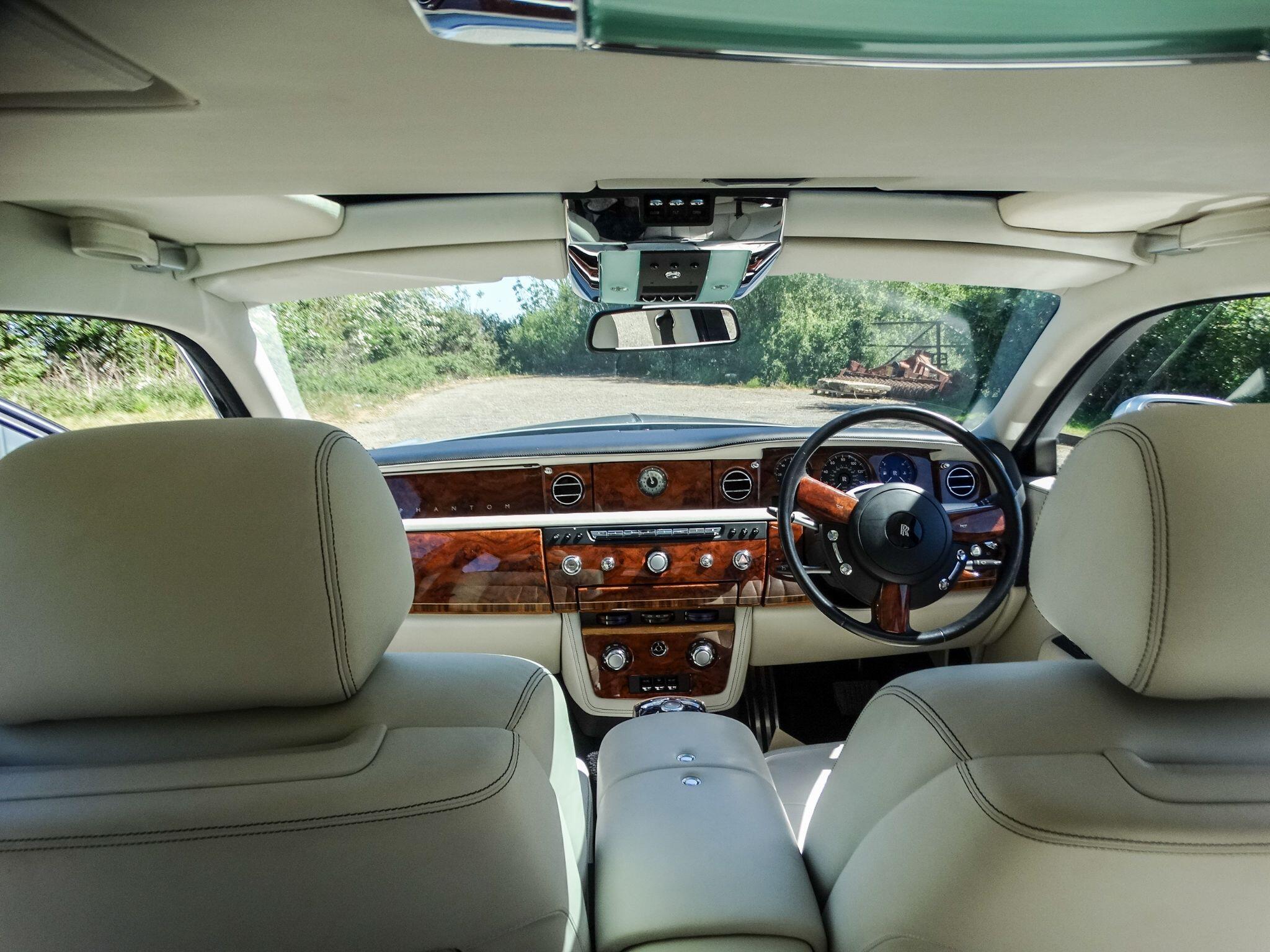 Rolls-Royce Phantom 6.7 V12 Saloon 4dr Petrol Auto Euro 5 (453 bhp) — photo 17
