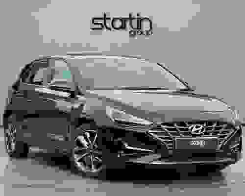 Hyundai i30 1.0 T-GDi MHEV Premium DCT Euro 6 (s/s) 5dr Black at Startin Group