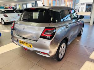 Suzuki Swift Photo 8