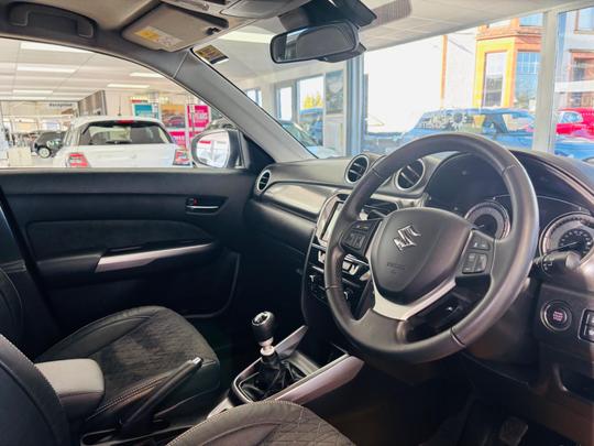 Suzuki Vitara Photo at-12d91530dfd04d25bbf35ef1ece200d5.jpg