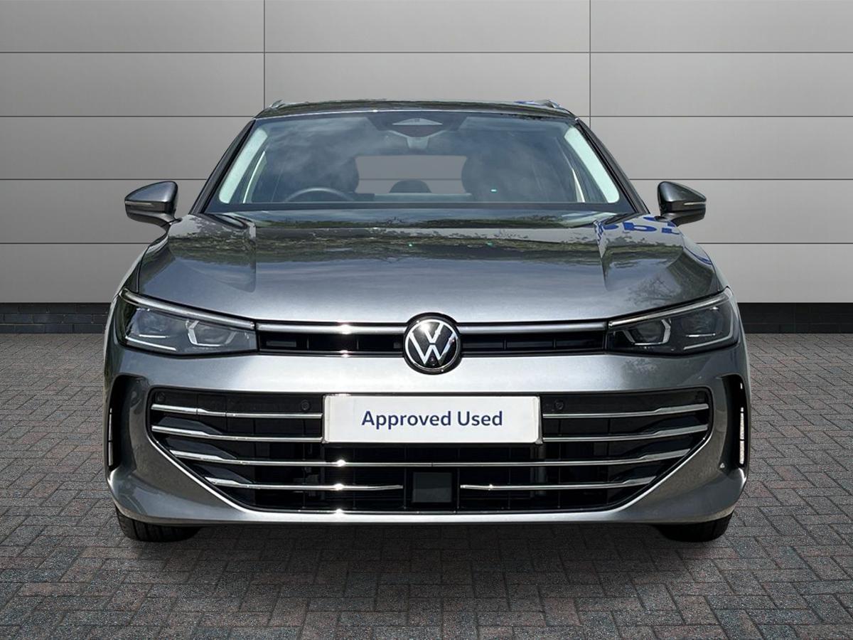 Volkswagen Passat Photo at-131cc5e0c4524beabd9f271f36a48f2d.jpg