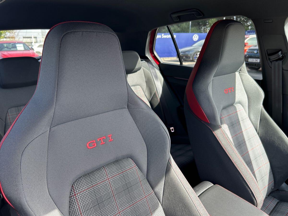 Volkswagen Golf Photo at-1324e15570f4400f9f1bc8bc453e7d45.jpg