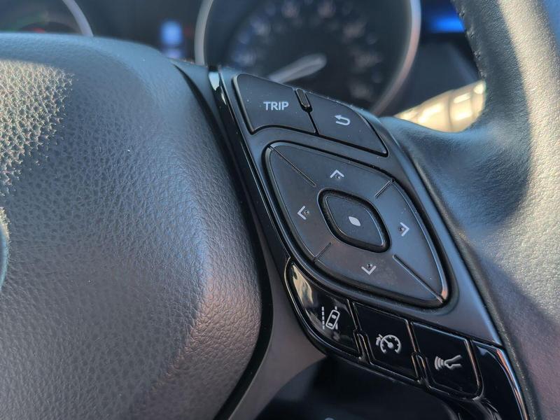 Used Toyota C-HR VE69XEA 37