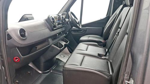 Mercedes-Benz Sprinter Photo at-1355211f3e274137a9480832ef658601.jpg
