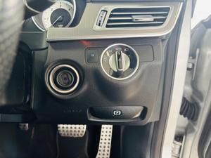 Mercedes-Benz E Class Photo 38