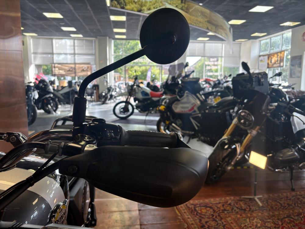 Royal Enfield Bear 650 Photo at-1364e0c8989b4f1a81fb59fd91410555.jpg