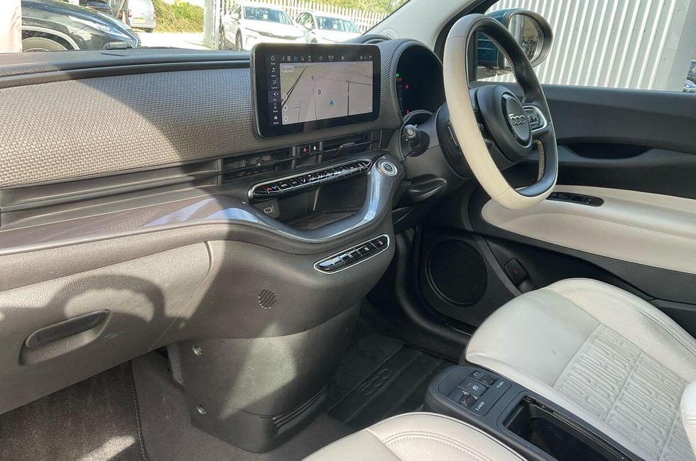 Fiat 500e C Photo at-136b5bf2fa694c84b0b58040dc53e733.jpg