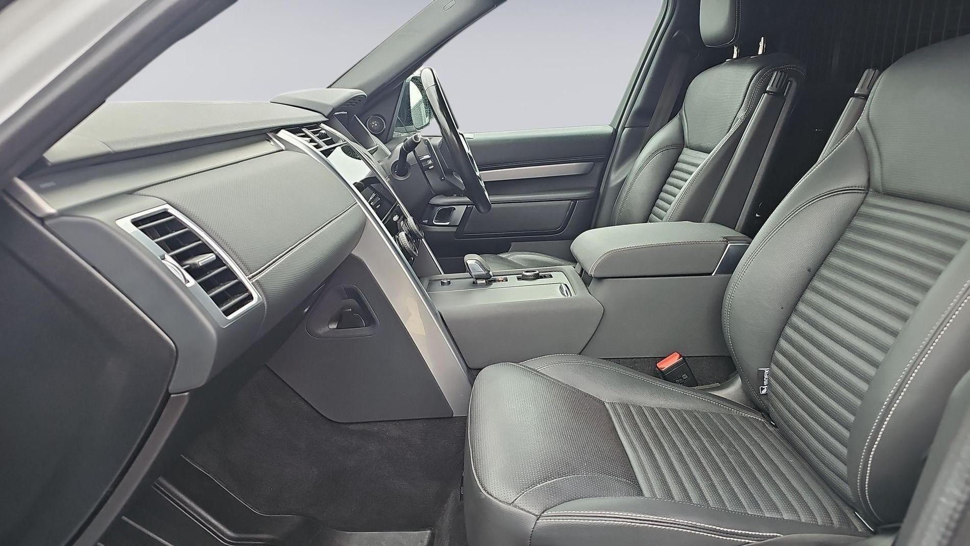Land Rover Discovery Photo at-1394929f2151459d94363bfa57286173.jpg