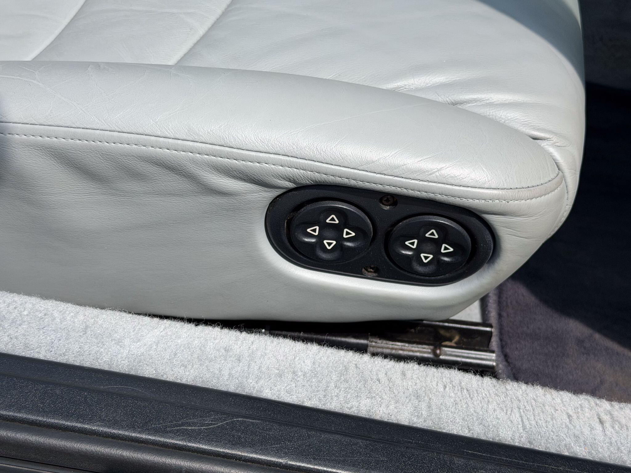 Porsche 911 3.6 993 Targa 2dr Petrol Automatic (285 bhp) — photo 27