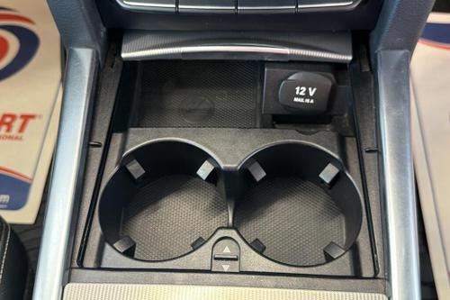 Mercedes-Benz E-CLASS Photo at-13e4140735574b0b9f6a3c6852bf1663.jpg