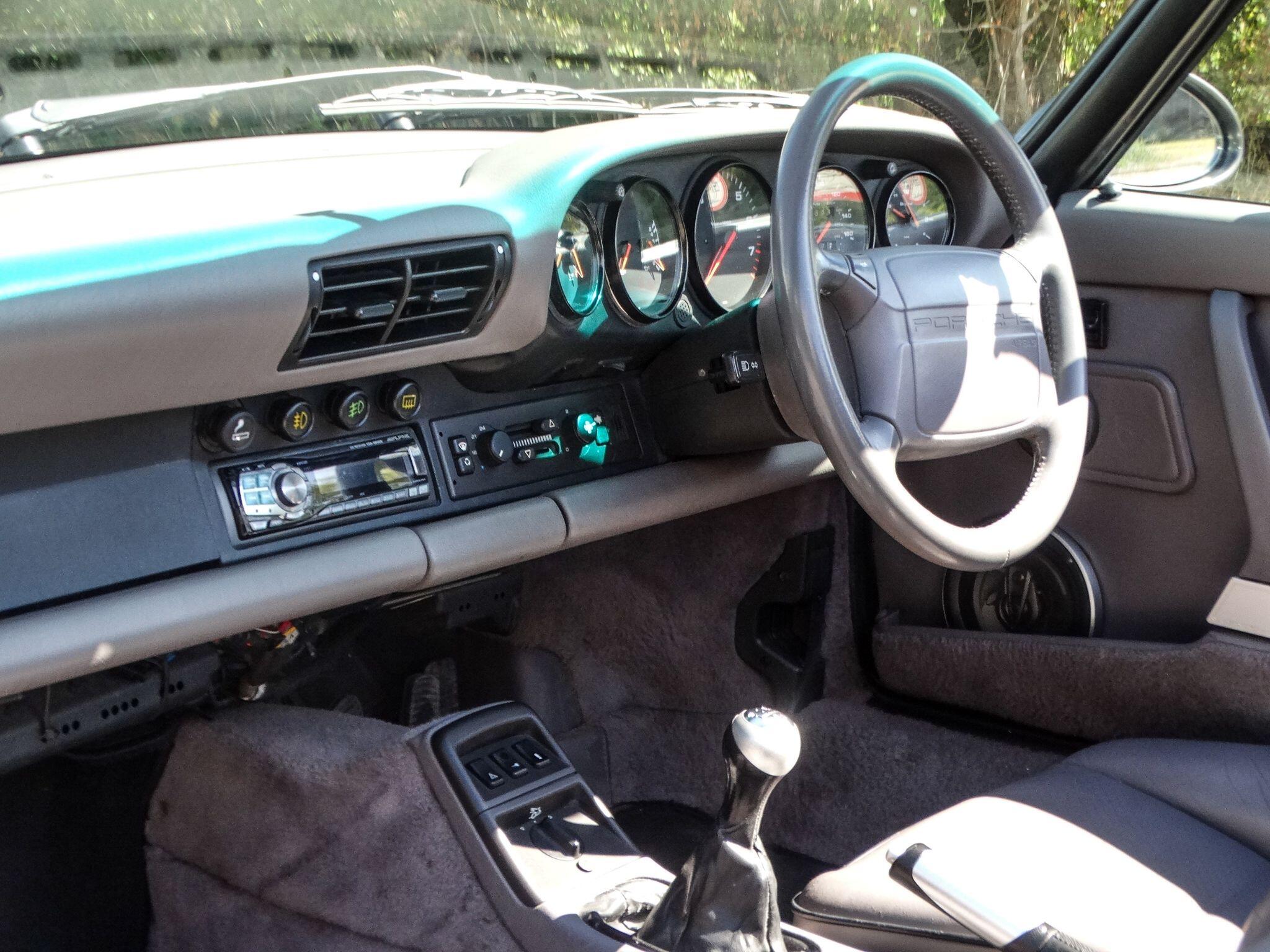 Porsche 964 C2  — photo 14