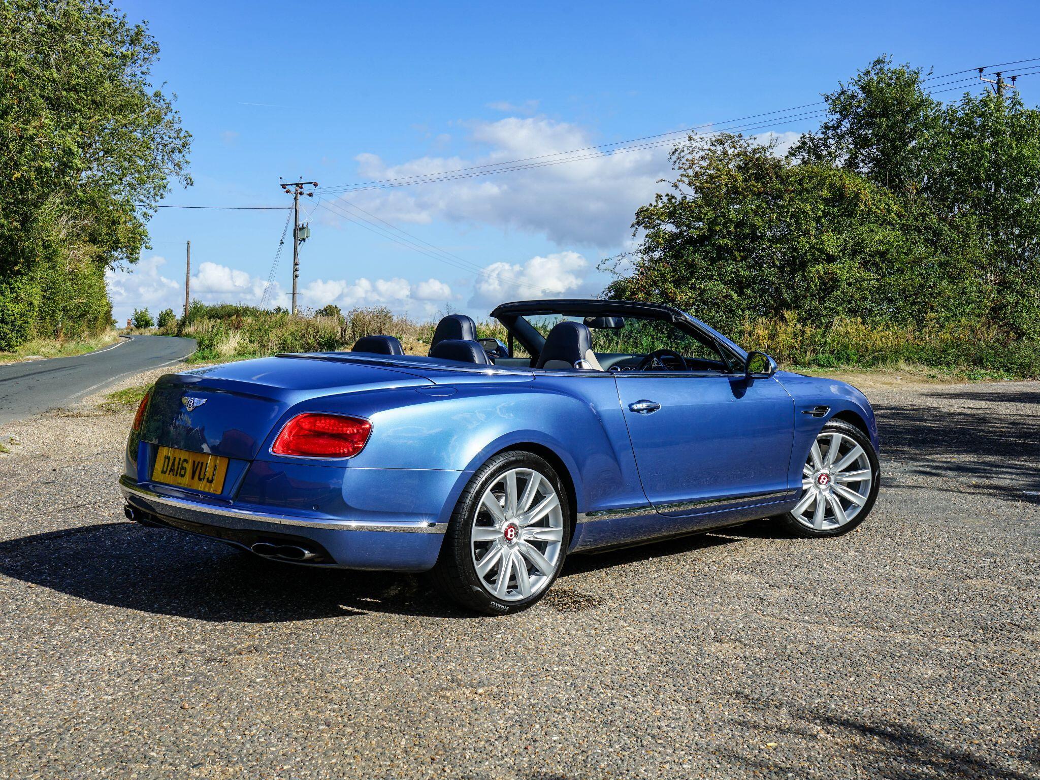 Bentley Continental 4.0 V8 GTC Convertible 2dr Petrol Auto 4WD Euro 6 (507 ps) — photo 4