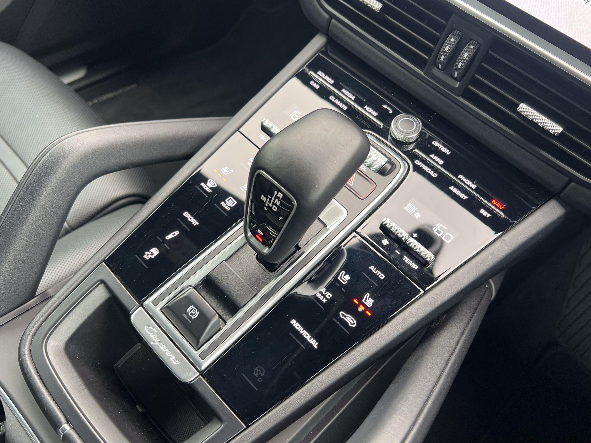 Porsche Cayenne 3.0T V6 TiptronicS 4WD Euro 6 (s/s) 5dr — photo 32