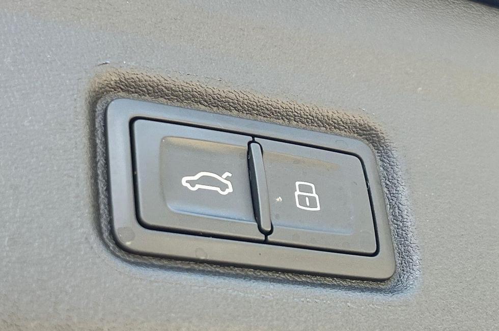 Audi Q6 Photo at-14e1994f453341b68d2246adb08ef78e.jpg