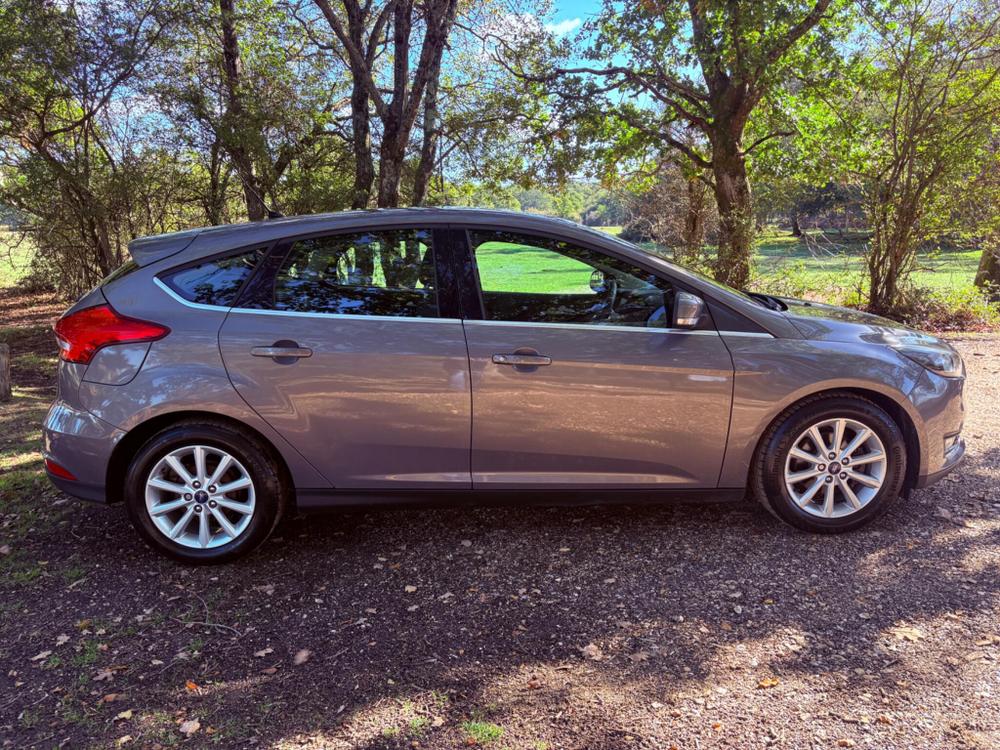 Ford Focus Photo at-15546e04f04e4c43a6e2c871d54202b9.jpg