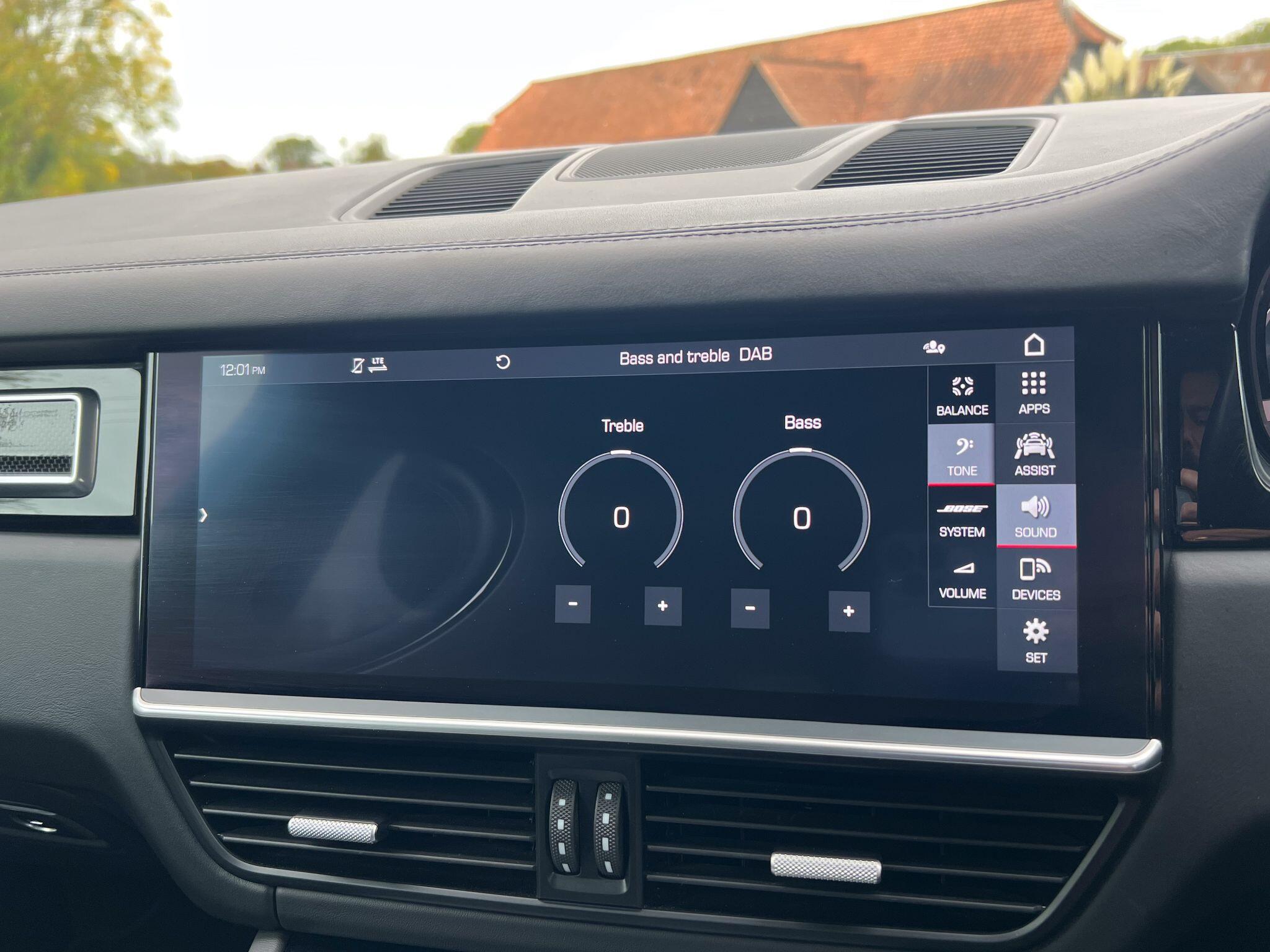 Porsche Cayenne 3.0T V6 TiptronicS 4WD Euro 6 (s/s) 5dr — photo 31