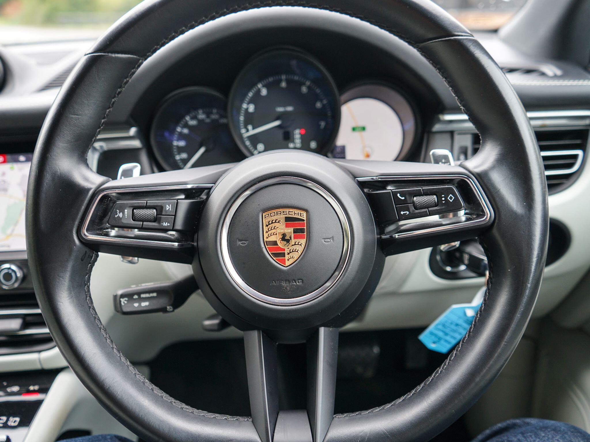 Porsche Macan 2.0T PDK 4WD Euro 6 (s/s) 5dr — photo 7
