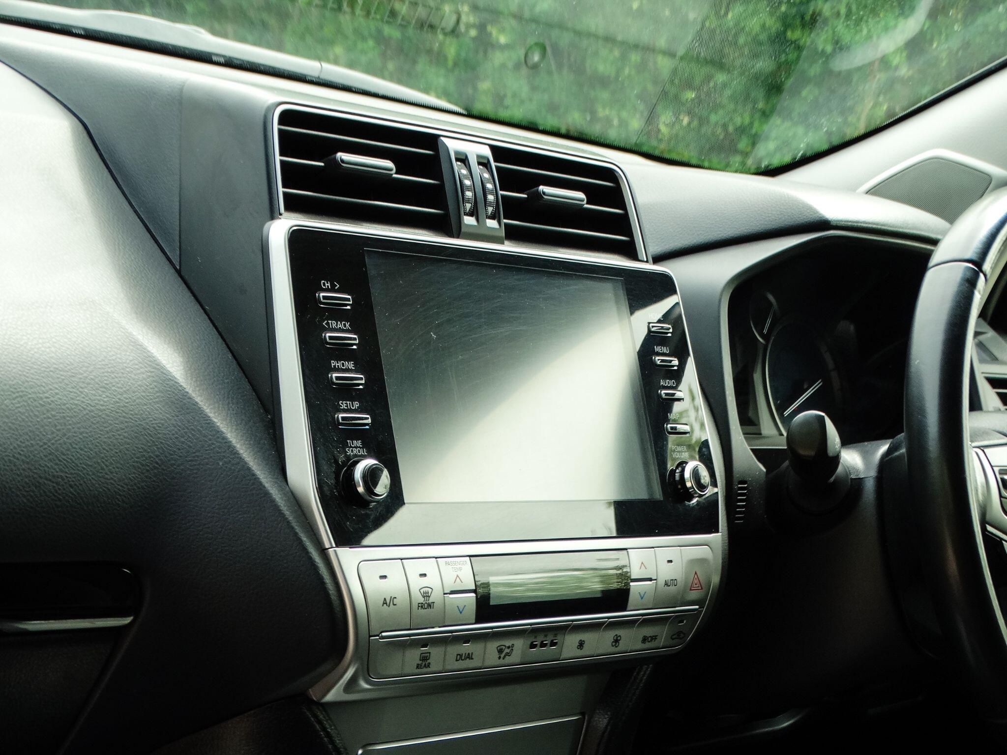 Toyota Land Cruiser 2.8D Active SUV 5dr Diesel Auto 4WD Euro 6 (s/s) (7 Seat) (204 ps) — photo 18