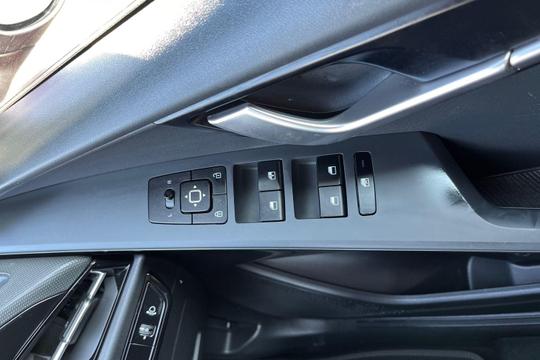 Kia Niro Photo at-160bcffbe5eb4861b5a1daa1535684ff.jpg