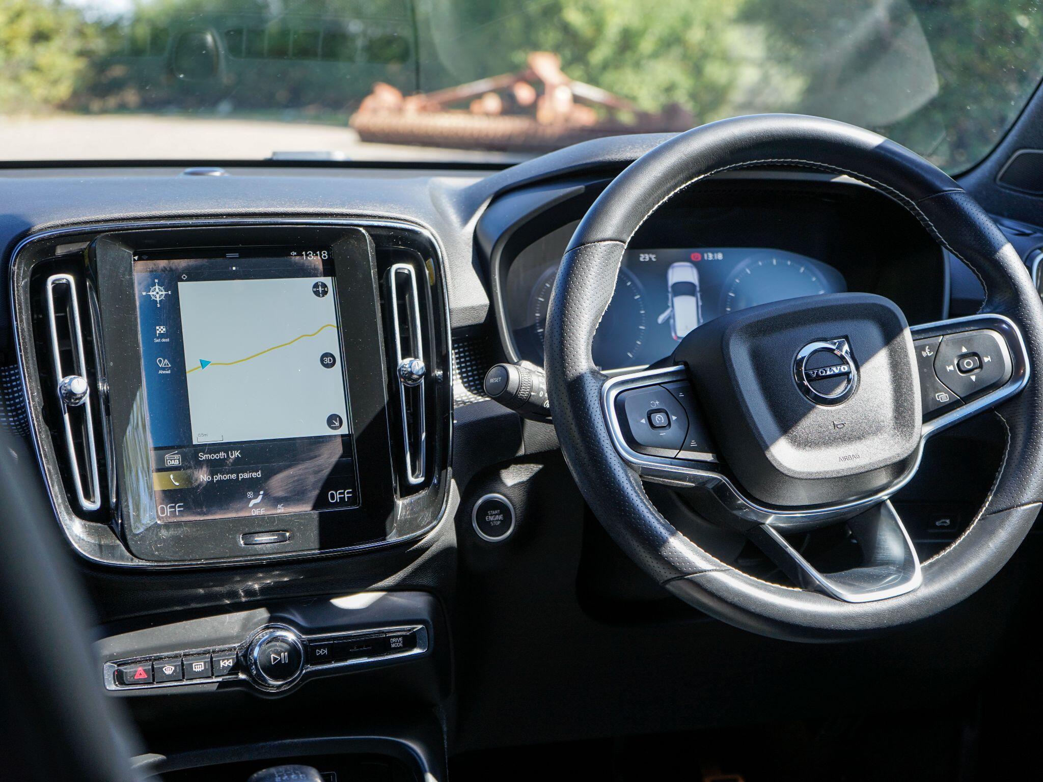 Volvo XC40 1.5 T3 R-Design Euro 6 (s/s) 5dr — photo 14