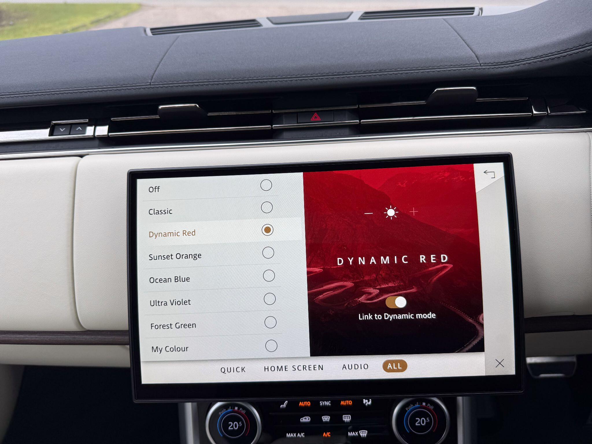 Land Rover Range Rover 3.0 P440e 38.2kWh SE SUV 5dr Petrol Plug-in Hybrid Auto 4WD Euro 6 (s/s) (440 ps) — photo 34