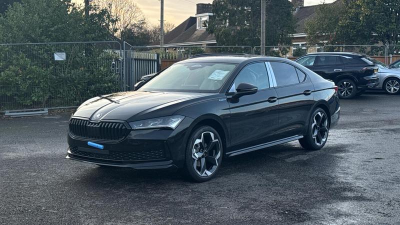Skoda Superb Photo at-1698df1405b74399a66213331f22656f.jpg