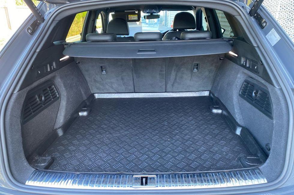 Audi Q8 Photo at-169e46cd941b4aa5ba54ab2c7059512d.jpg