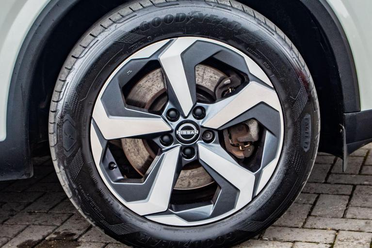 Used Nissan Qashqai BD24WGX 15