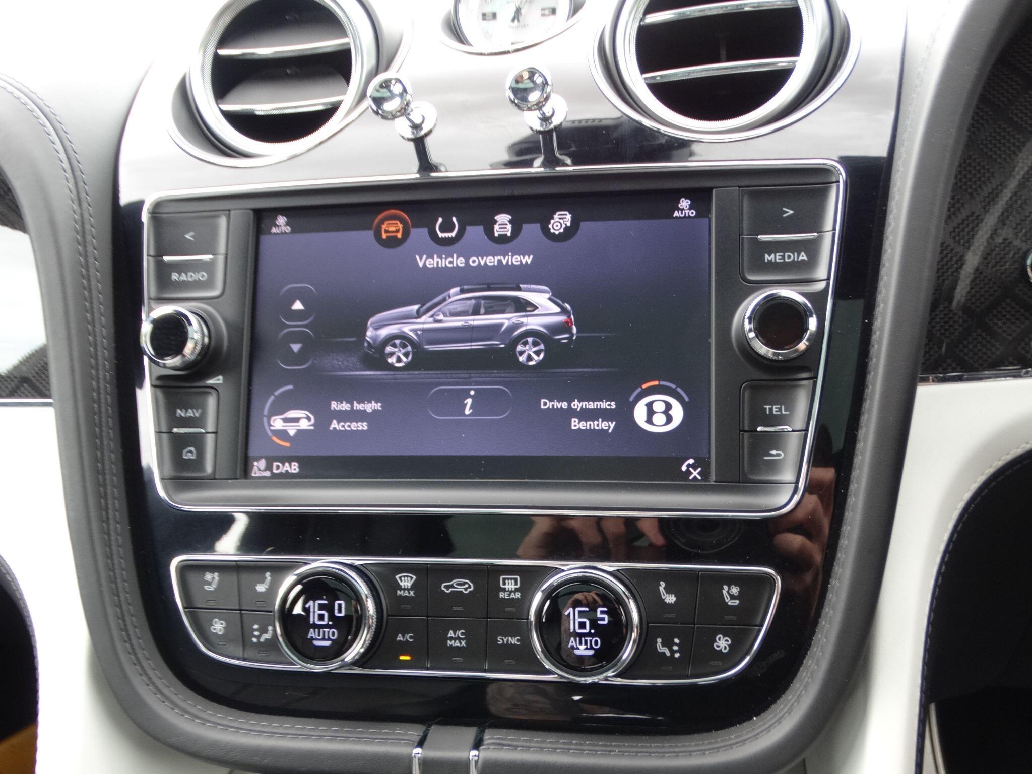 Bentley Bentayga 4.0 V8 Auto 4WD Euro 6 (s/s) 5dr — photo 40