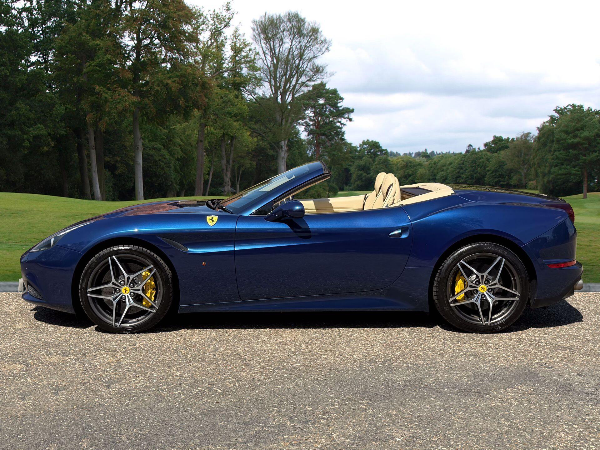 Ferrari California 3.8 V8 T Convertible 2dr Petrol F1 DCT Euro 6 (s/s) (560 ps) — photo 2