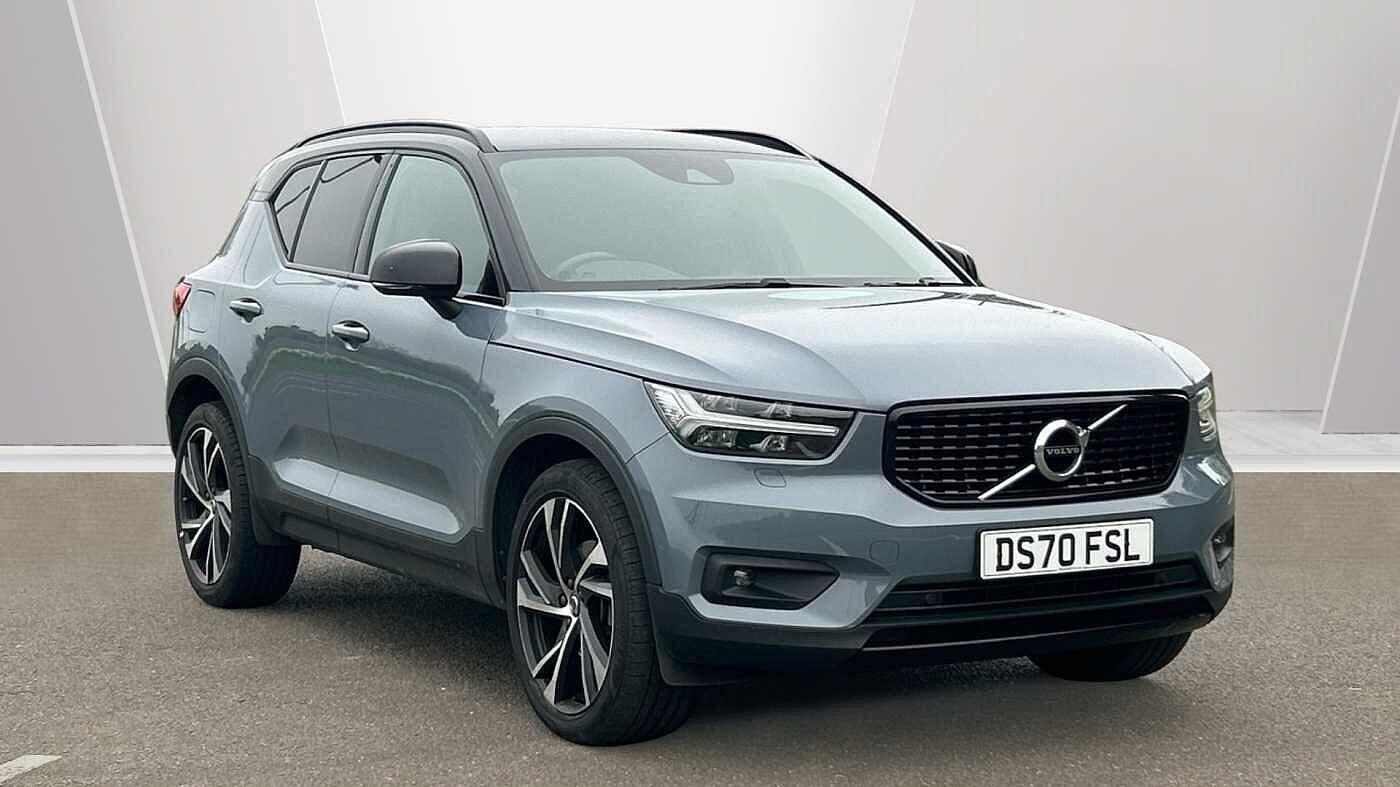 2021 VOLVO XC40