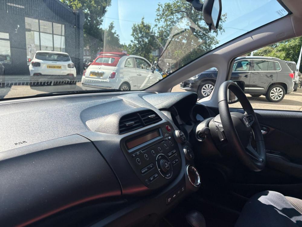 Honda Jazz Photo at-17505c934f4f4475b87586e9c182c0b5.jpg