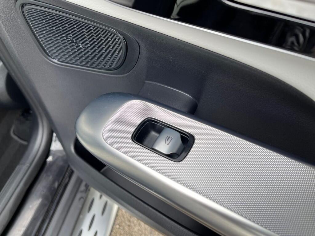 Mercedes-Benz GLC Photo at-177490459e42431bb9fc754f10bbcd6f.jpg