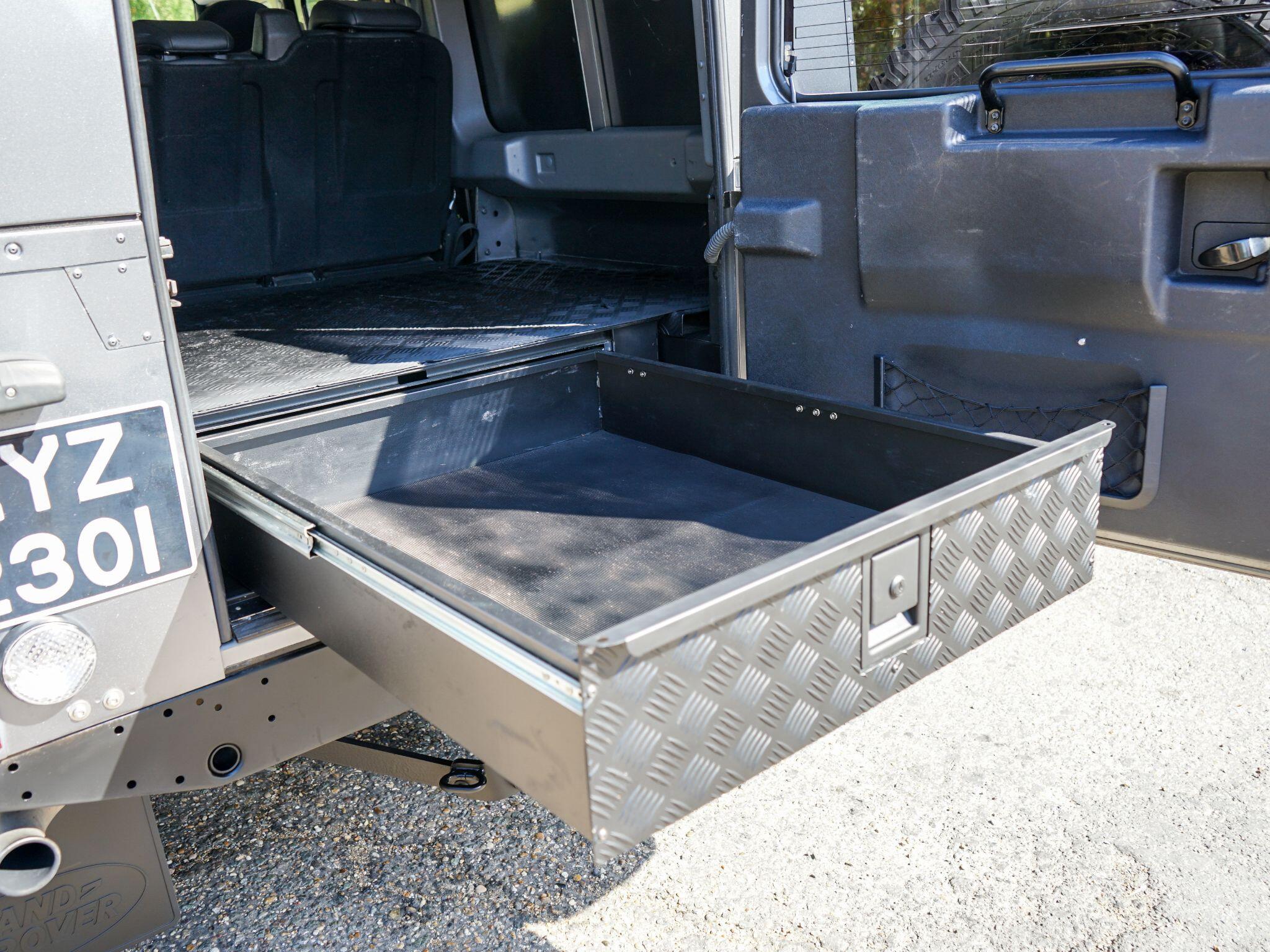 Land Rover Defender 110 2.2 TDCi XS Utility Wagon Double Cab 5dr Diesel Manual 4WD MWB Euro 5 (122 ps) — photo 20