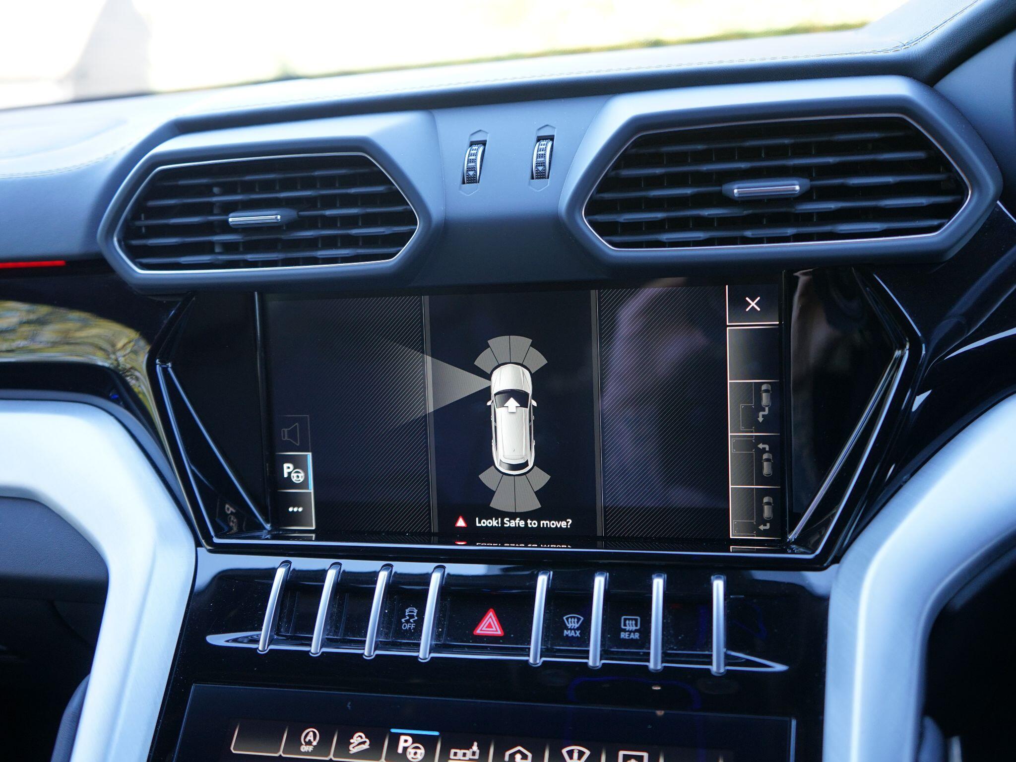Lamborghini Urus 4.0 V8 BiTurbo SUV 5dr Petrol Auto 4WD Euro 6 (650 ps) — photo 36