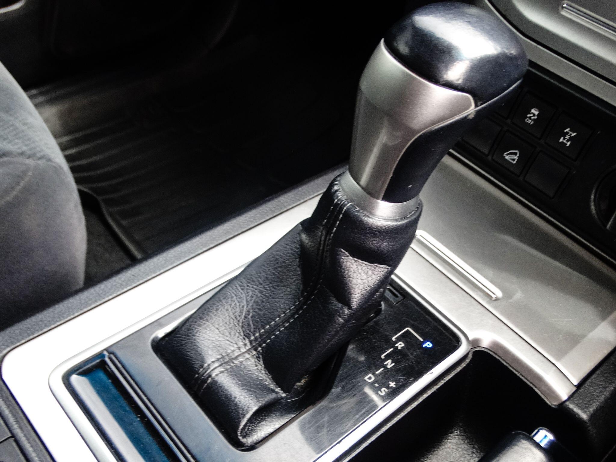 Toyota Land Cruiser 2.8D Active SUV 5dr Diesel Auto 4WD Euro 6 (s/s) (7 Seat) (204 ps) — photo 31