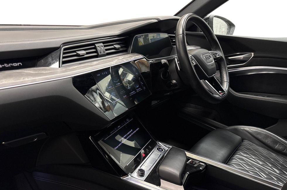 Audi e-tron Photo at-18b760a8888d42ba97a15deb79c40966.jpg