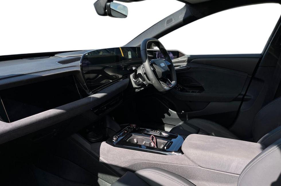 Audi A6 Photo at-19098c76416e48f1ae9a3a00f4b9c08f.jpg