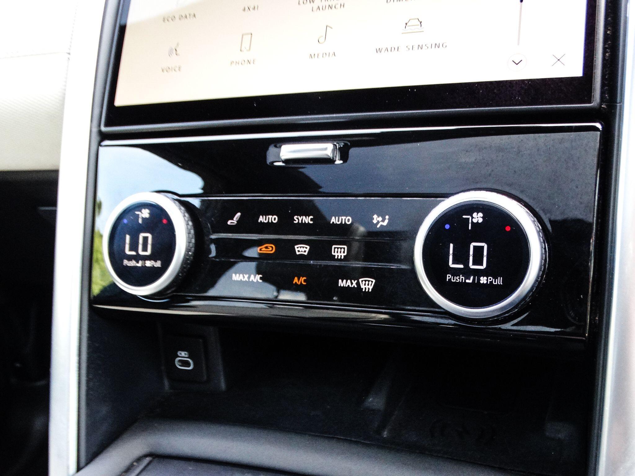 Land Rover Discovery 3.0 D300 MHEV R-Dynamic SE SUV 5dr Diesel Auto 4WD Euro 6 (s/s) (300 ps) — photo 38