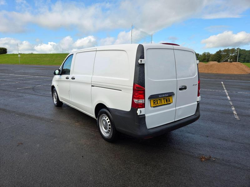 Mercedes-Benz Vito Photo at-198041dc14e140aebb77f0c752148c67.jpg