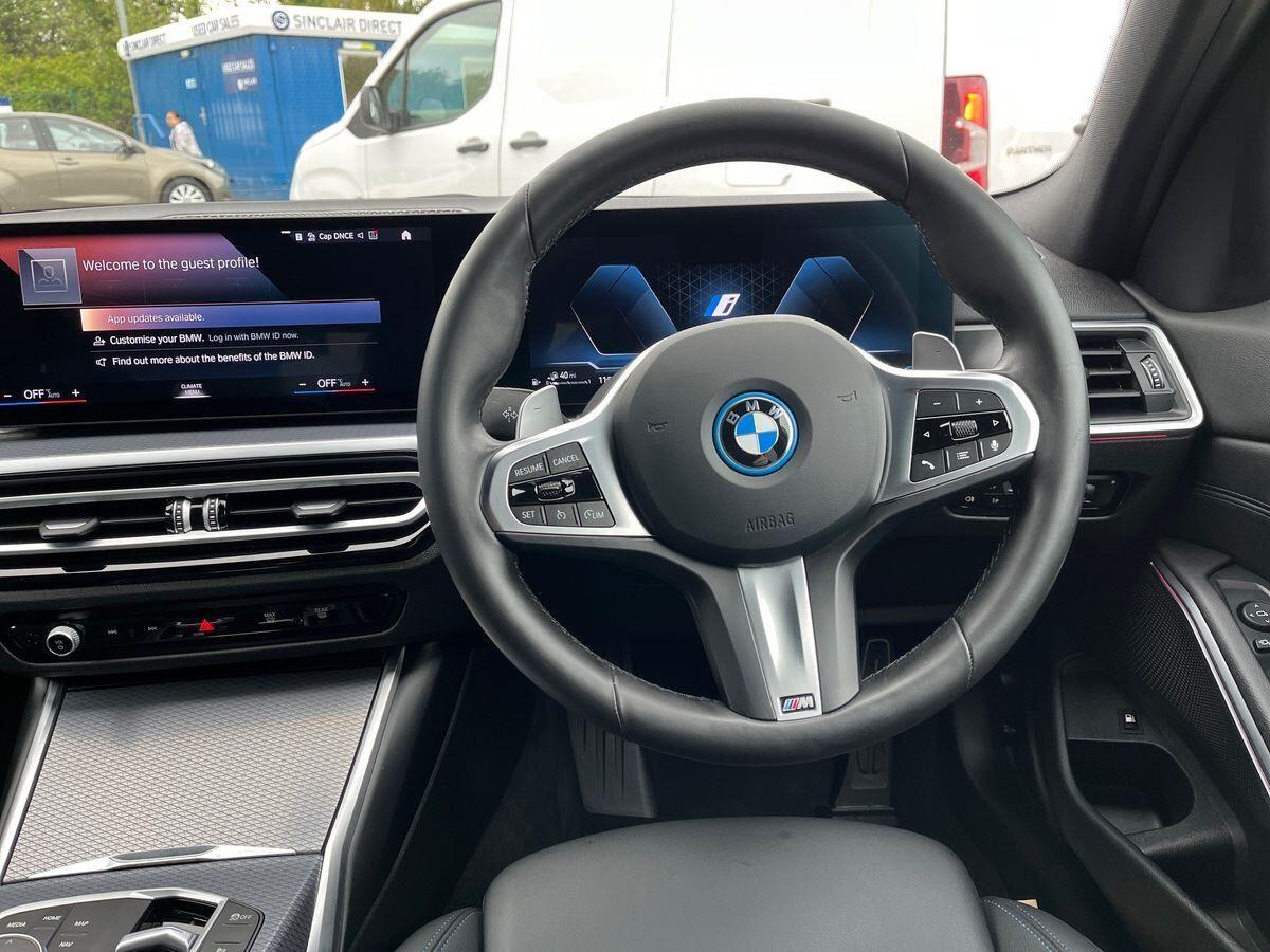 BMW 3 Series Photo 18