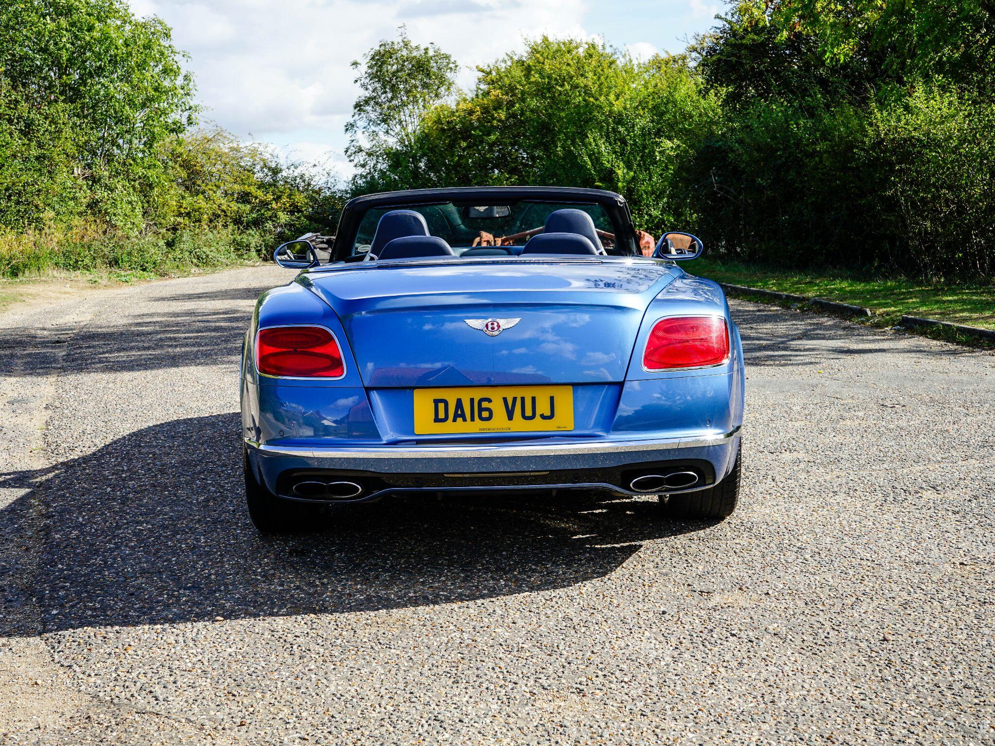 Bentley Continental 4.0 V8 GTC Convertible 2dr Petrol Auto 4WD Euro 6 (507 ps) — photo 11