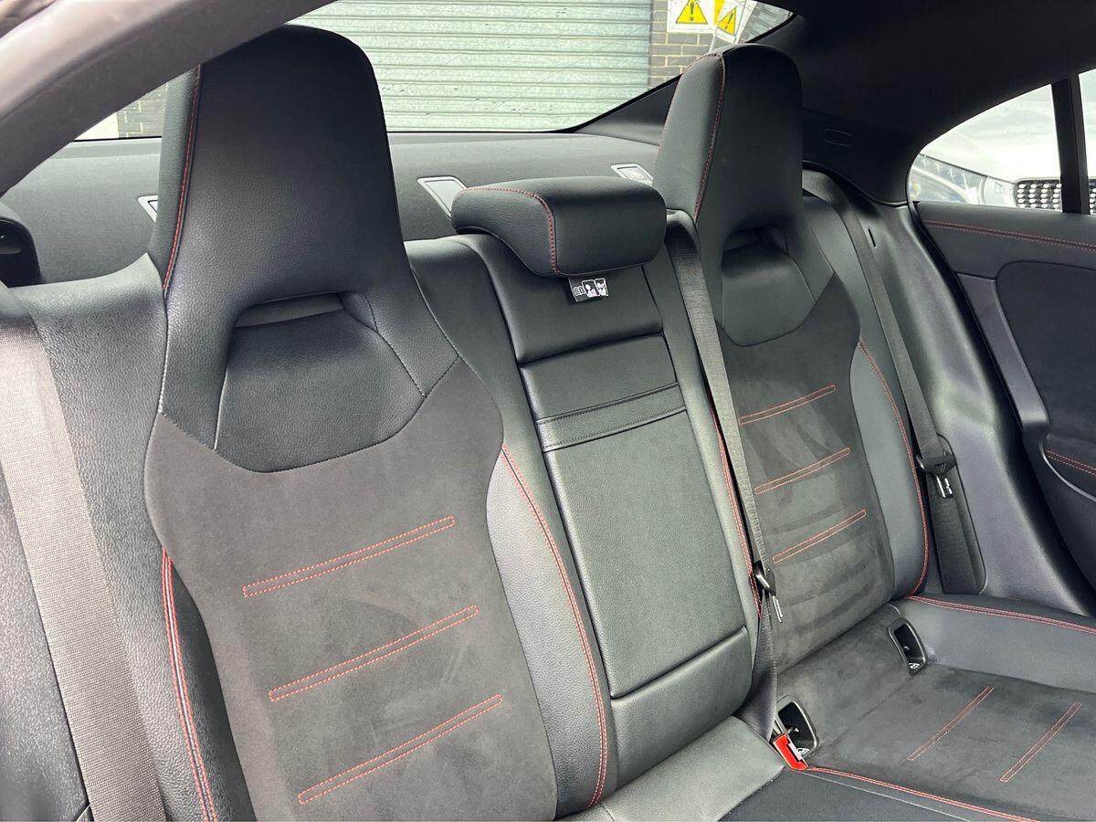 Mercedes-Benz CLA Photo 31
